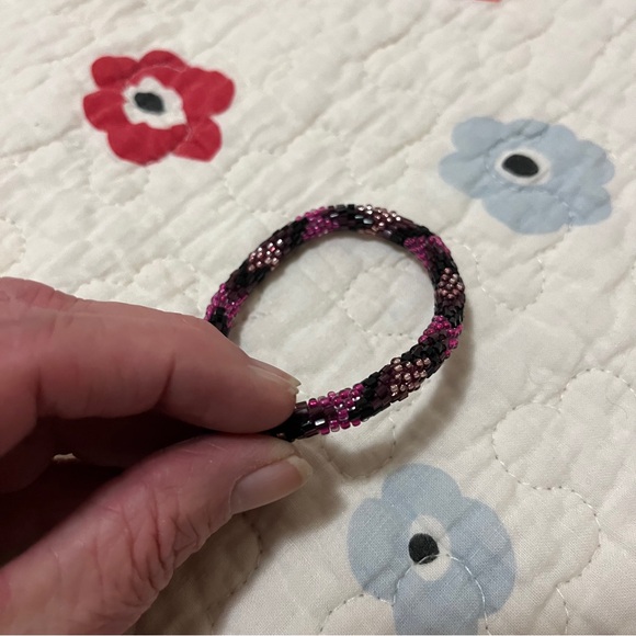 BRACELET Beaded Purple Pink Gold Size: Small - Medium Fits if You Like Snug - Picture 5 of 6